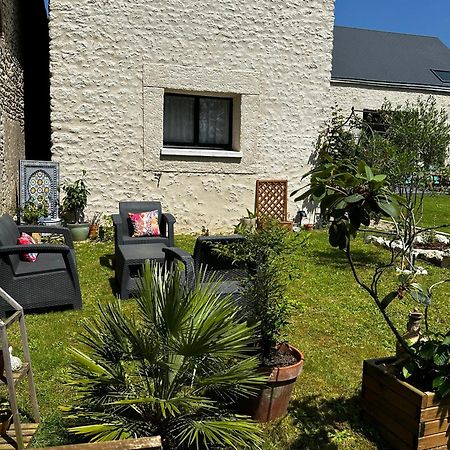 Gite Du Chat Roux La Chapelle-Saint-Martin-en-Plaine Exterior foto