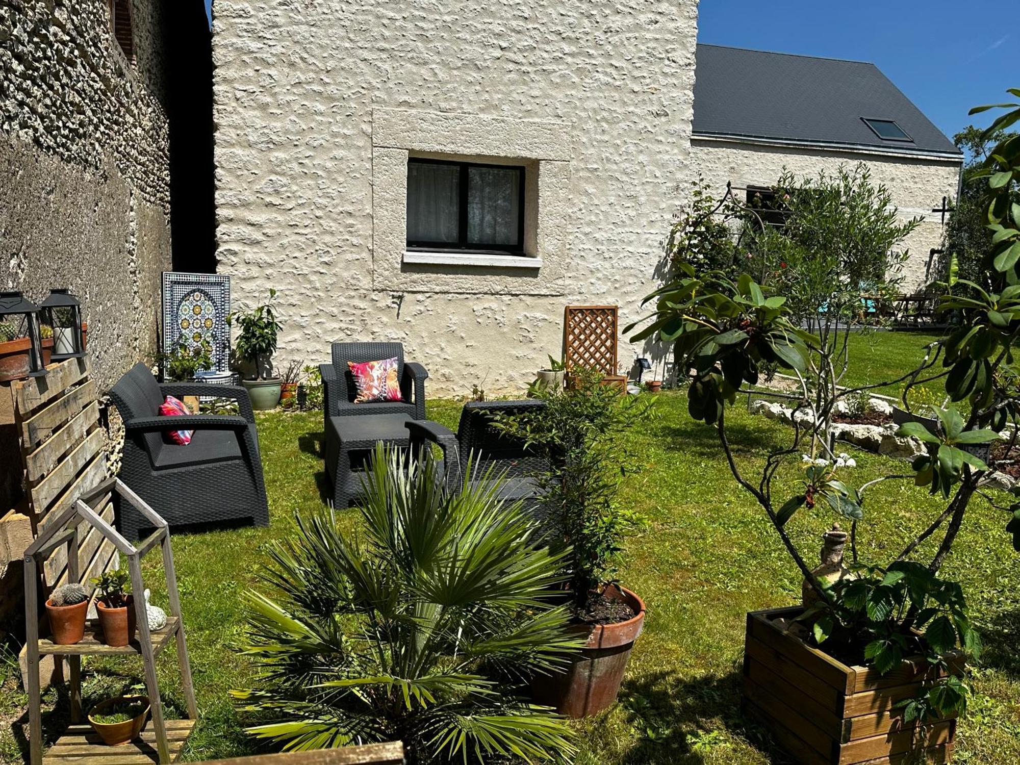 Gite Du Chat Roux La Chapelle-Saint-Martin-en-Plaine Exterior foto